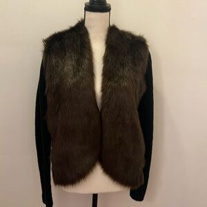 Sweater with faux fur